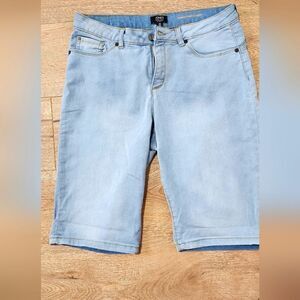 NEW  WITHOUT TAGS WOMEN'S  SUMMER SHORTS JONES US 14 BLUE COLOR